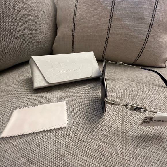 MICHAEL KORS MK1128J EMPIRE SUNGLASSES - Picture 3 of 5